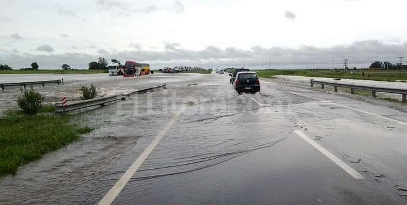Evacuados y cortes de ruta por el temporal