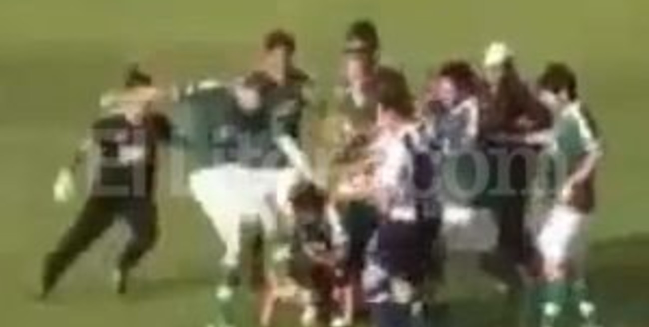 El hermano de Schiavi, protagonista de una golpiza a un árbitro