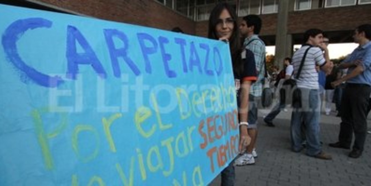 Alumnos de la UNL: "carpetazo" por las demoras para viajar a Paraná