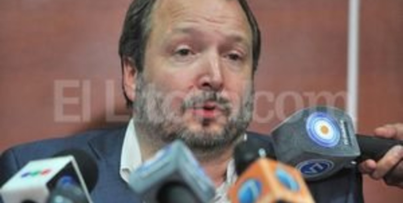 El gobierno aplica la Ley de Medios y notifica a Clarín del proceso de transferencia