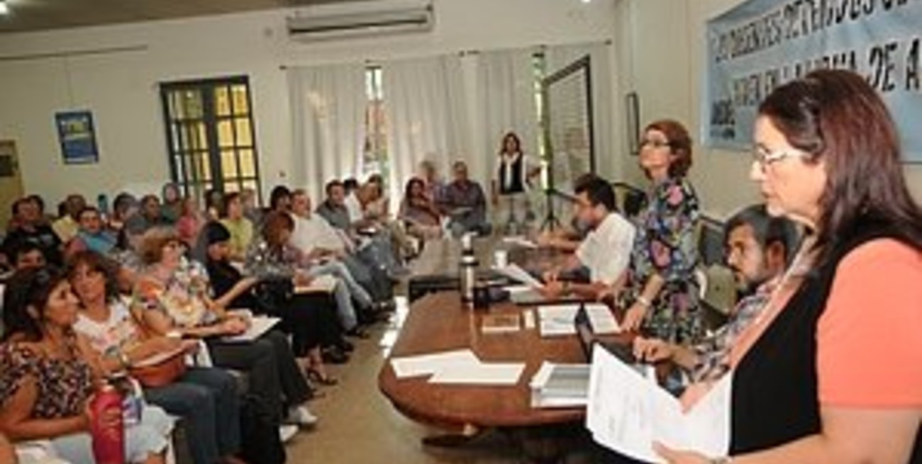 Docentes: harán dos paros de 48 hs