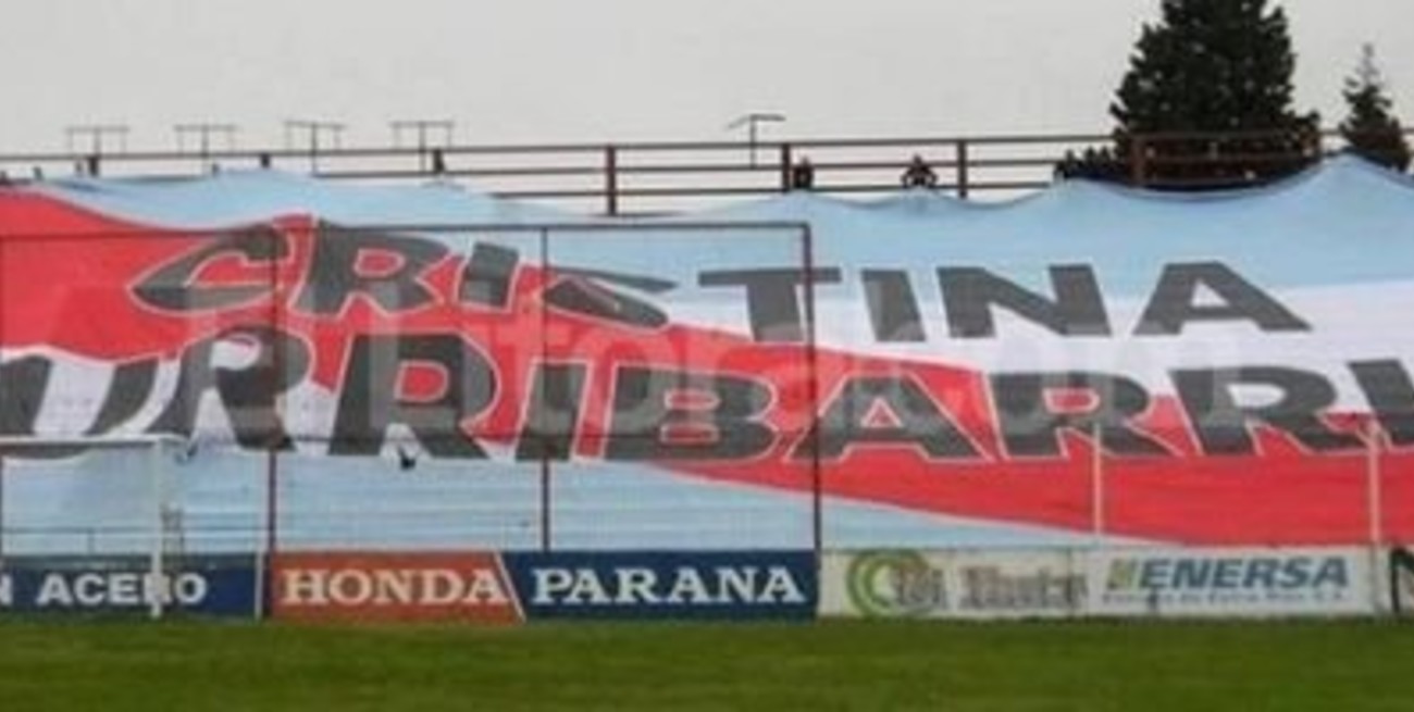 Violencia en el fútbol: el "trapo" que robaron los barras de Central era político