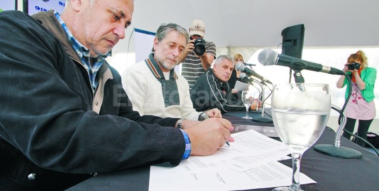 Moncagatta firmó el nuevo convenio ?Colón en tu barrio? 