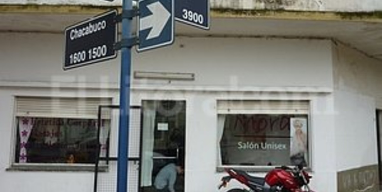 Embarazada, a punto de dar a luz, soportó un cuchillo en el vientre