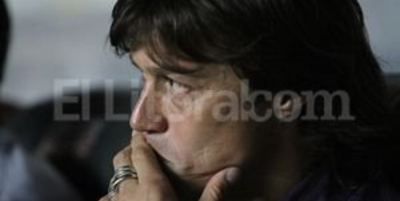 Echaron a Matías Almeyda "por teléfono"