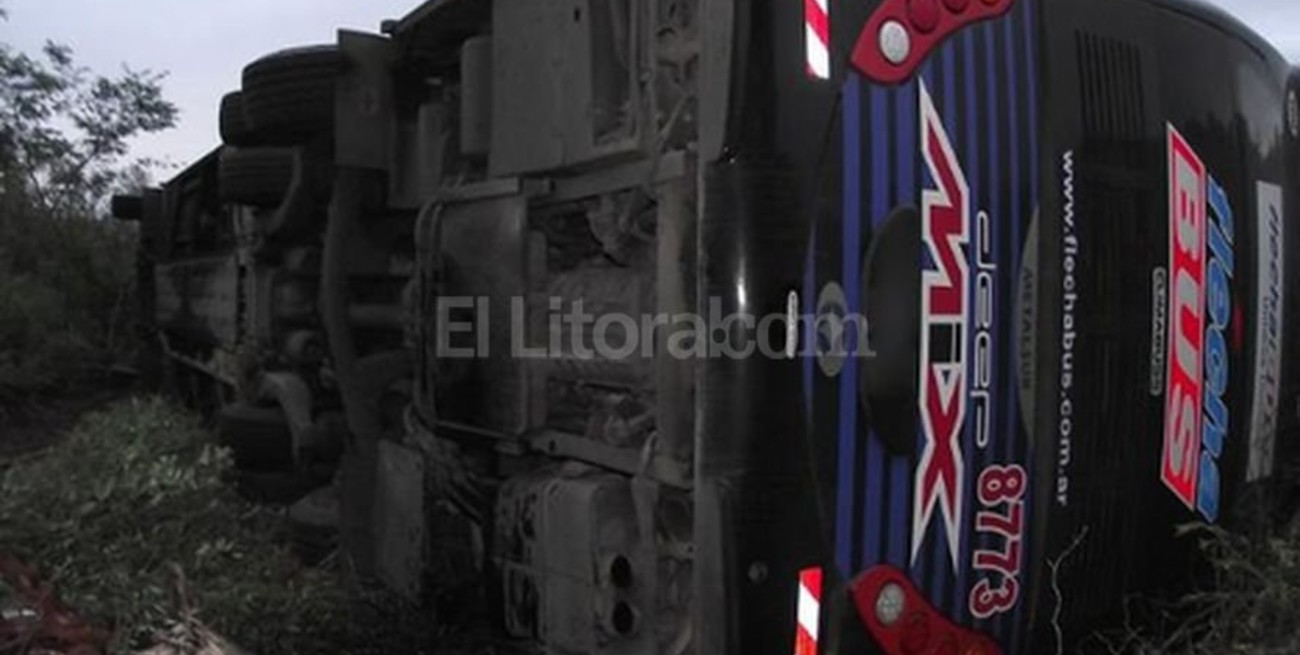 Volcó un micro argentino en Brasil: 18 personas con heridas leves