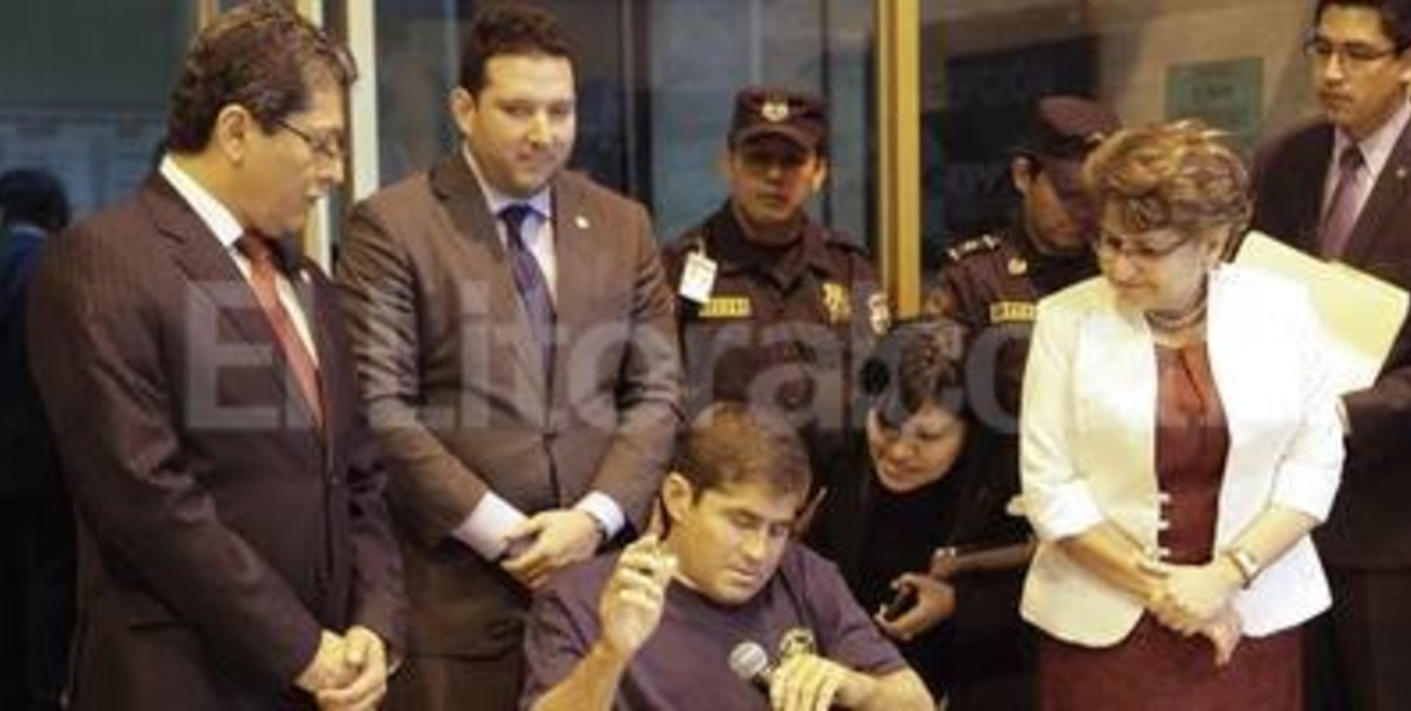 El náufrago salvadoreño que estuvo perdido por un año sigue en silencio