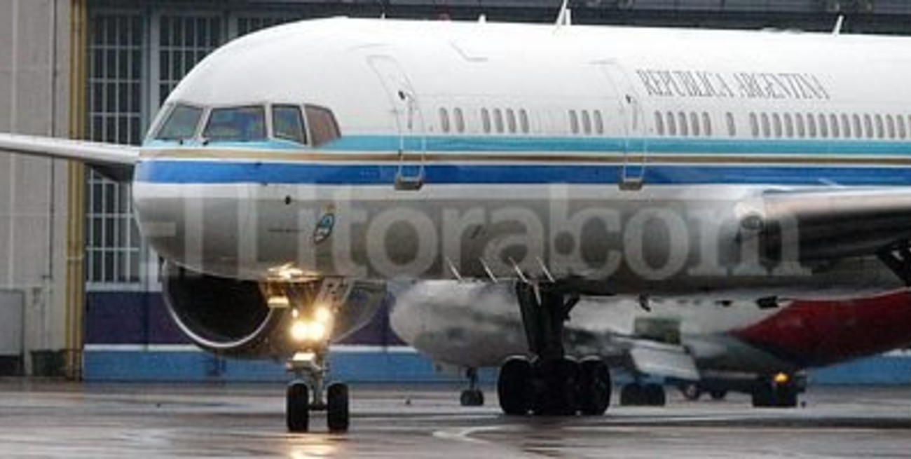 El papa pidió que no viajen y donen el dinero, y la presidenta va con una reducida comitiva