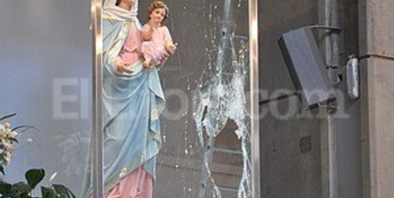 Robaron las coronas de la Virgen del Rosario