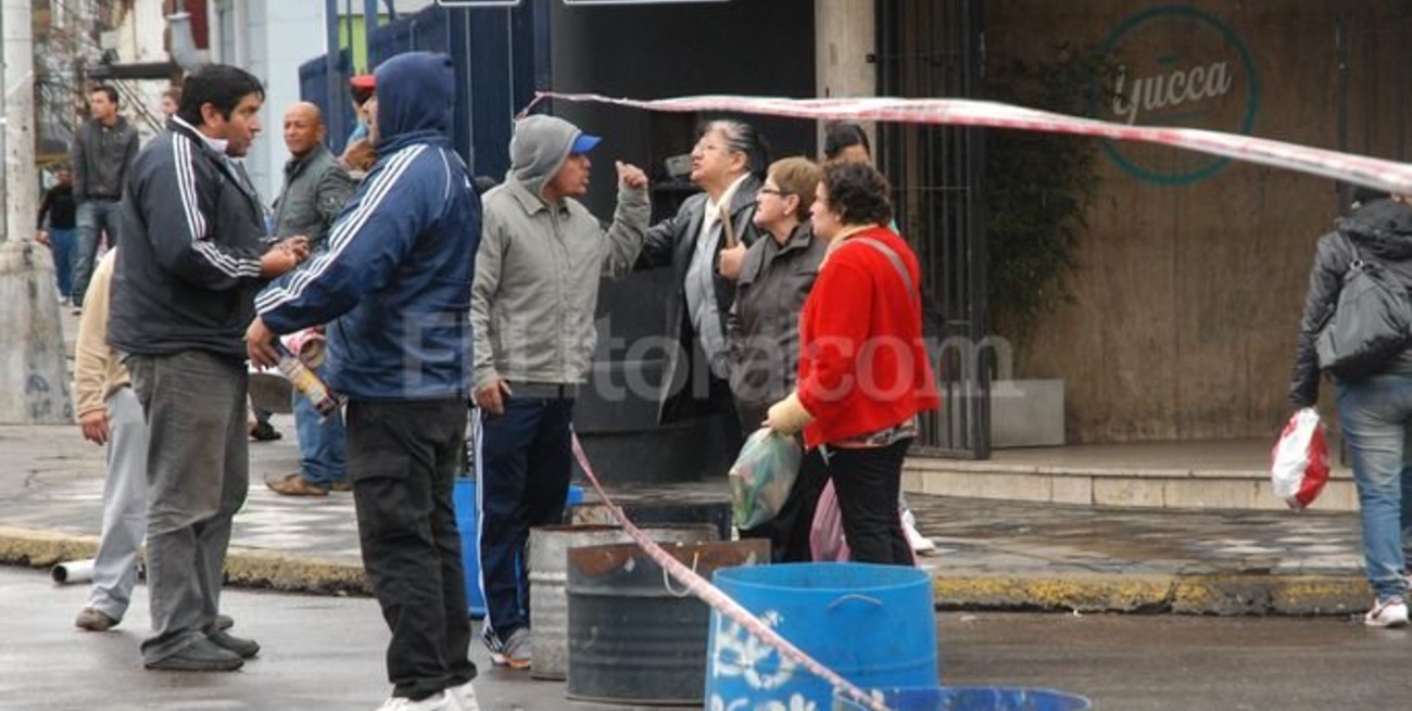 Empleados de un boliche de la Recoleta volvieron a cortar el tránsito