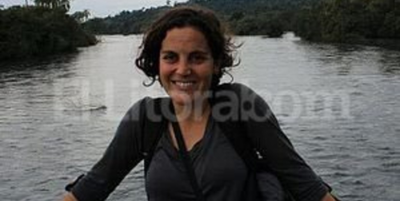 "La infancia se me cuela en todo lo que escribo"