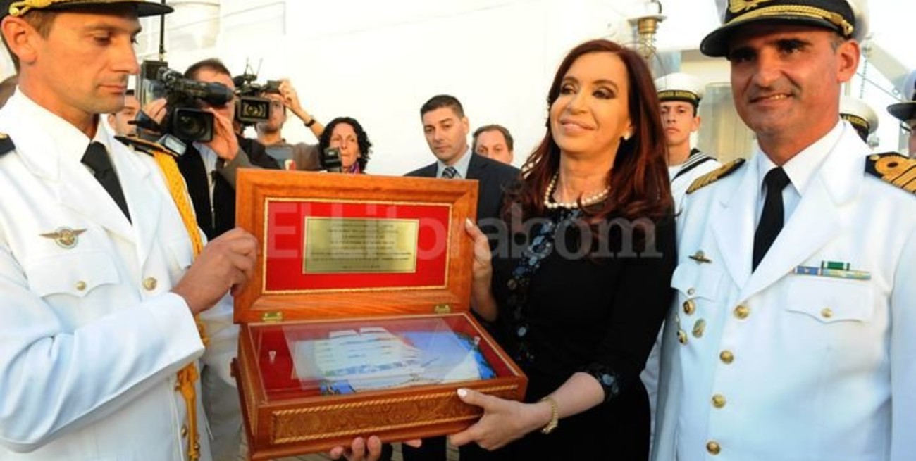 "Hoy más que nunca patria sí, colonia no"