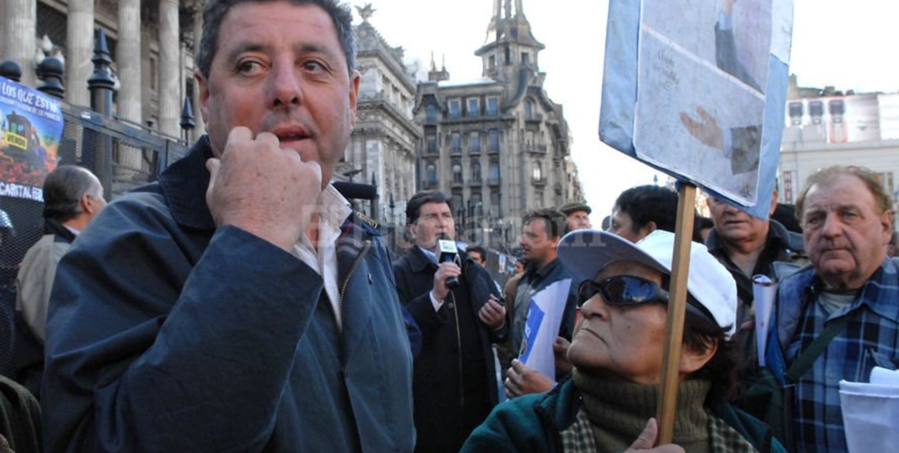 "El gobierno toma ejemplos de Hitler, Mussolini y Franco"