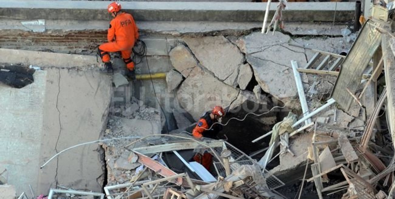"No entiendo por qué los bomberos no me hicieron caso, por qué no se acercaron"