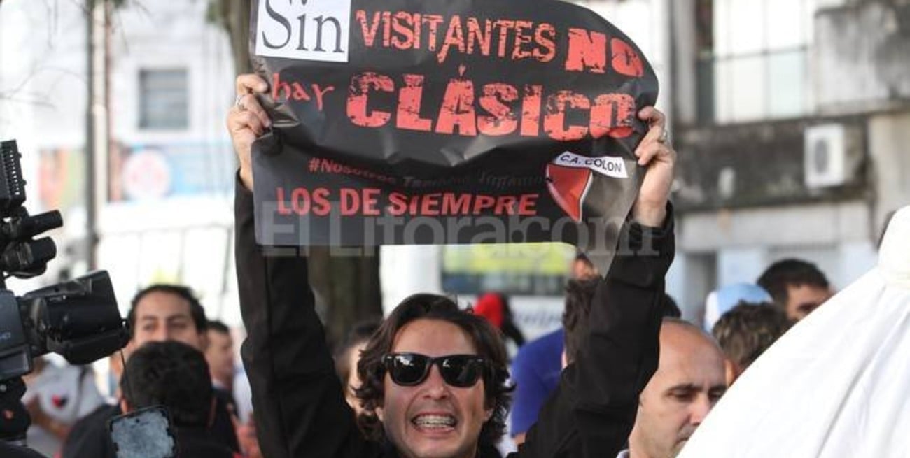 "Clásico con hinchas visitantes", slogan del reclamo sabalero