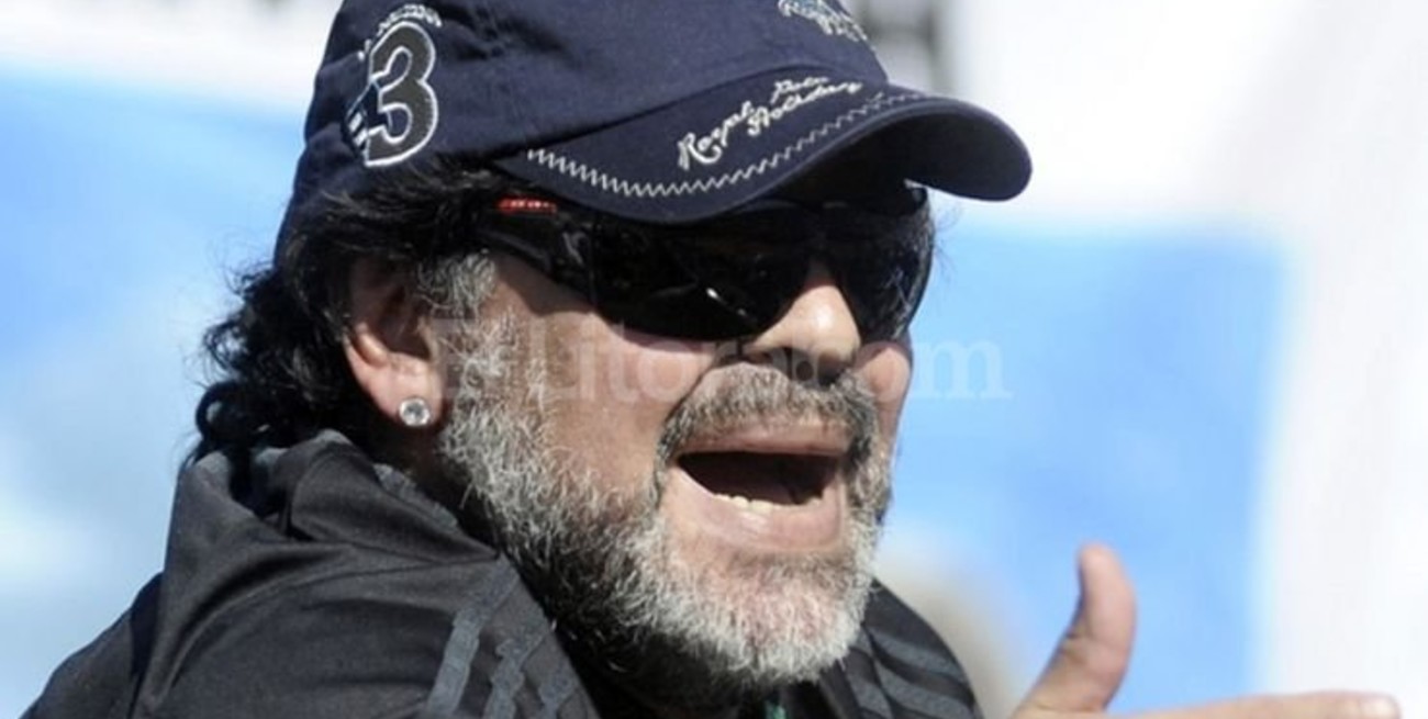 Diego Maradona llenó un estadio con 50.000 personas en la India