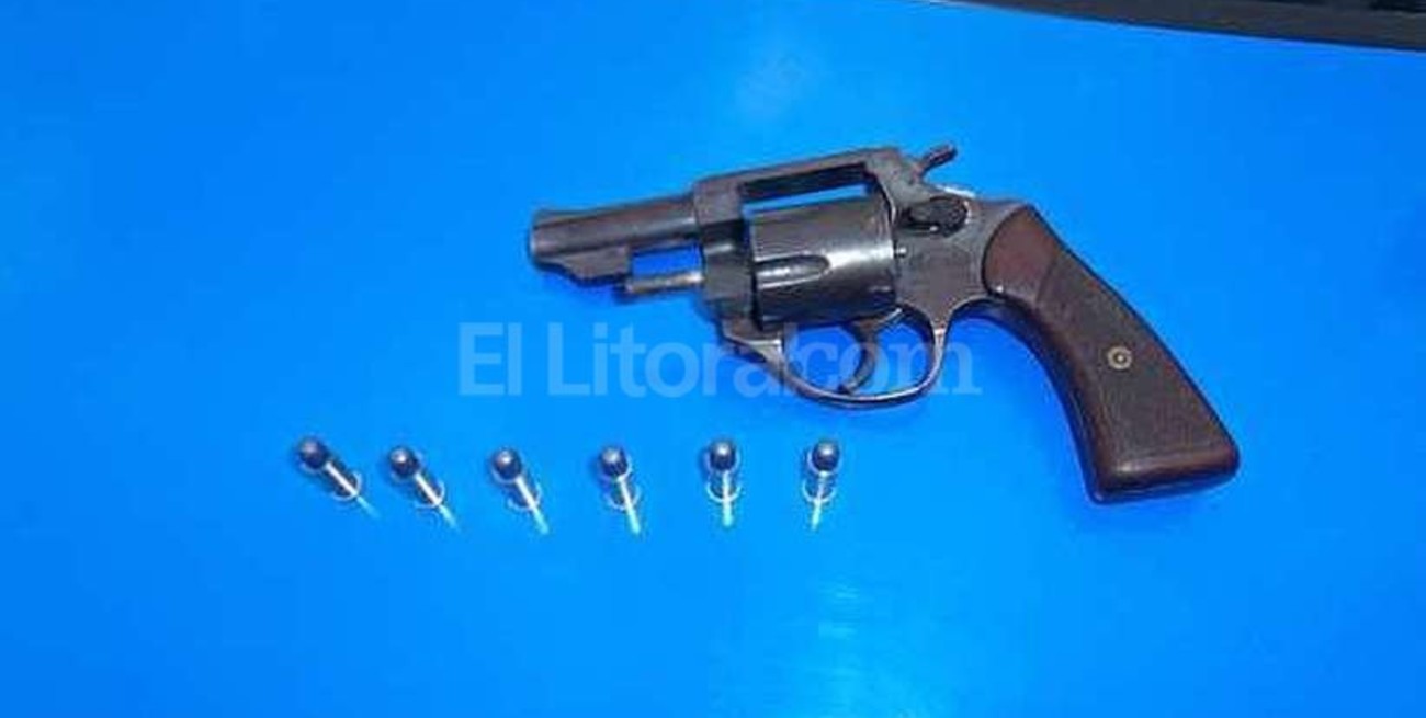 Secuestro de armas de fuego y tres detenidos