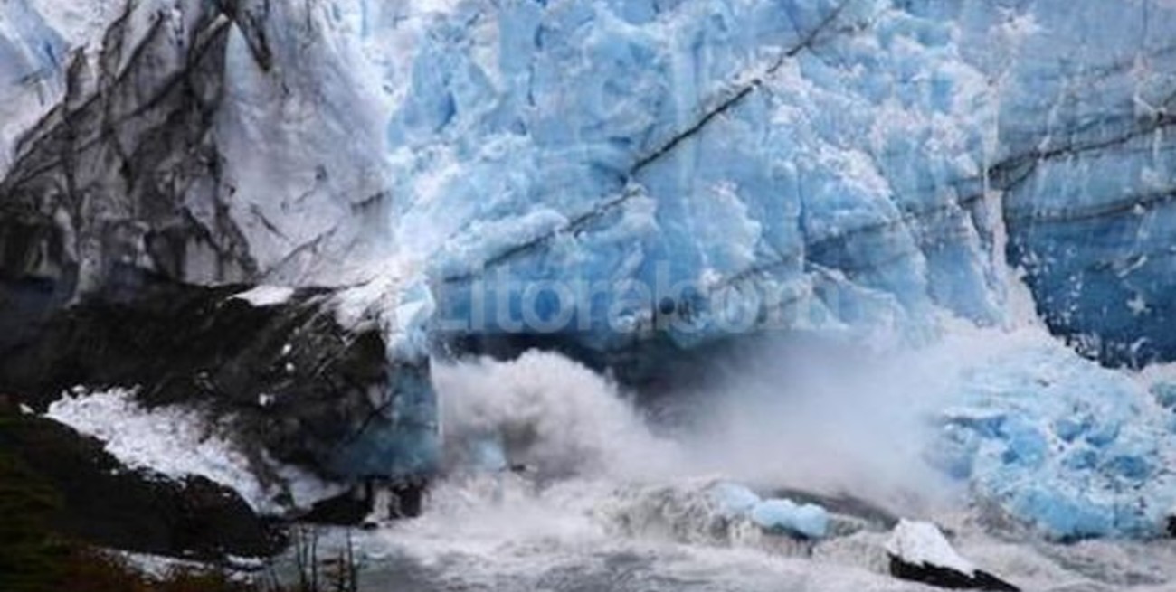 El Glaciar Perito Moreno sorprende a los visitantes con una mini ruptura