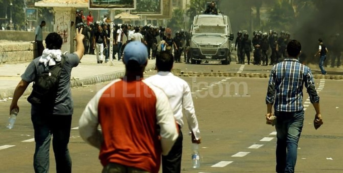 Egipto: 700 muertos en enfrentamientos con la policía