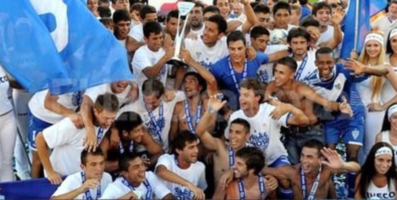 Unión, espectador de lujo de la vuelta olímpica de Vélez en Liniers