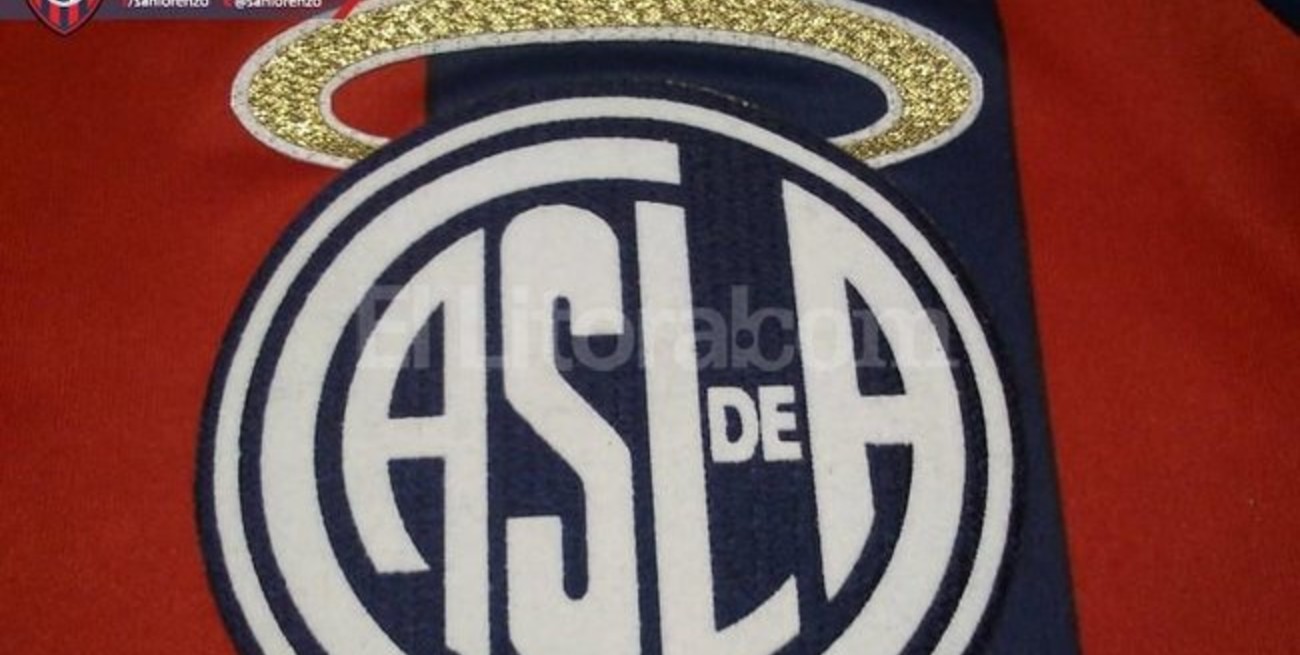 San Lorenzo llega a Santa Fe con una camiseta dedicada al papa Francisco