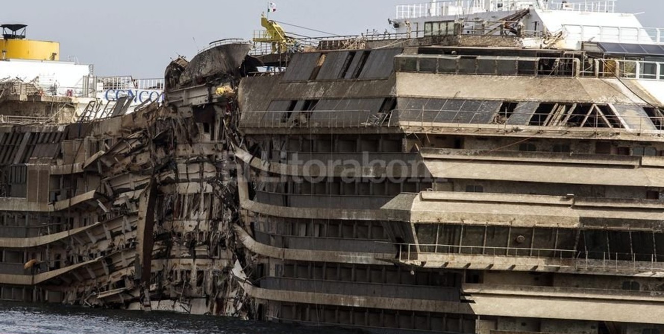 El Costa Concordia ya está enderezado y ¿ahora? 