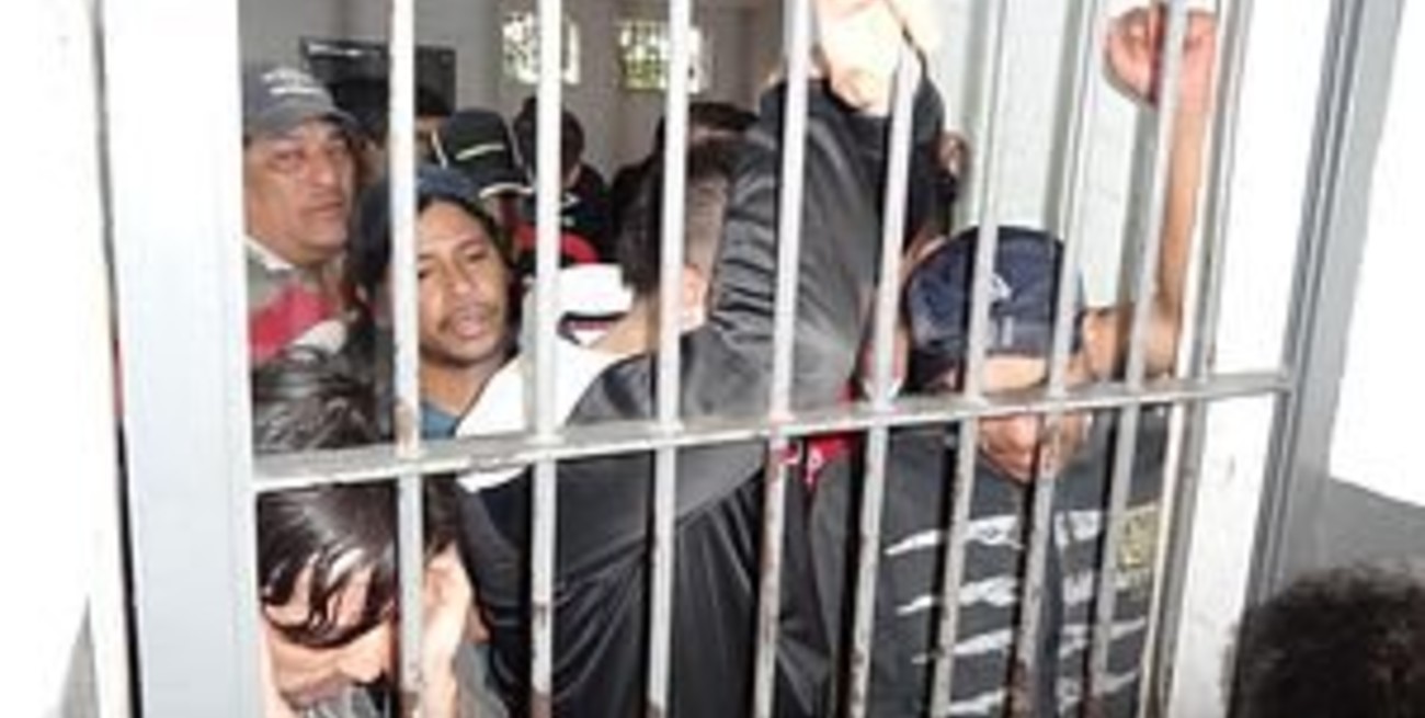 No garantizan la liberación de los hinchas de Colón detenidos en Paraguay