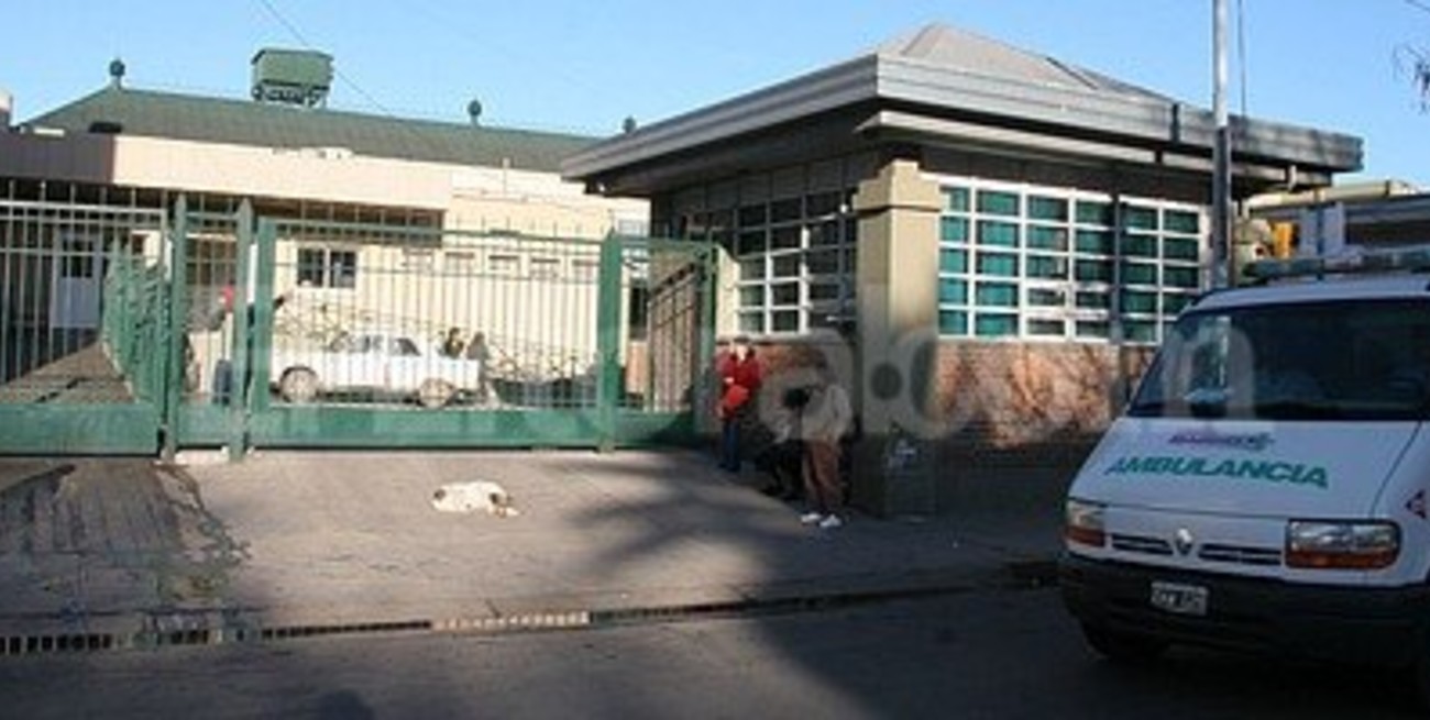 Balearon a un comerciante que se defendió a palazos