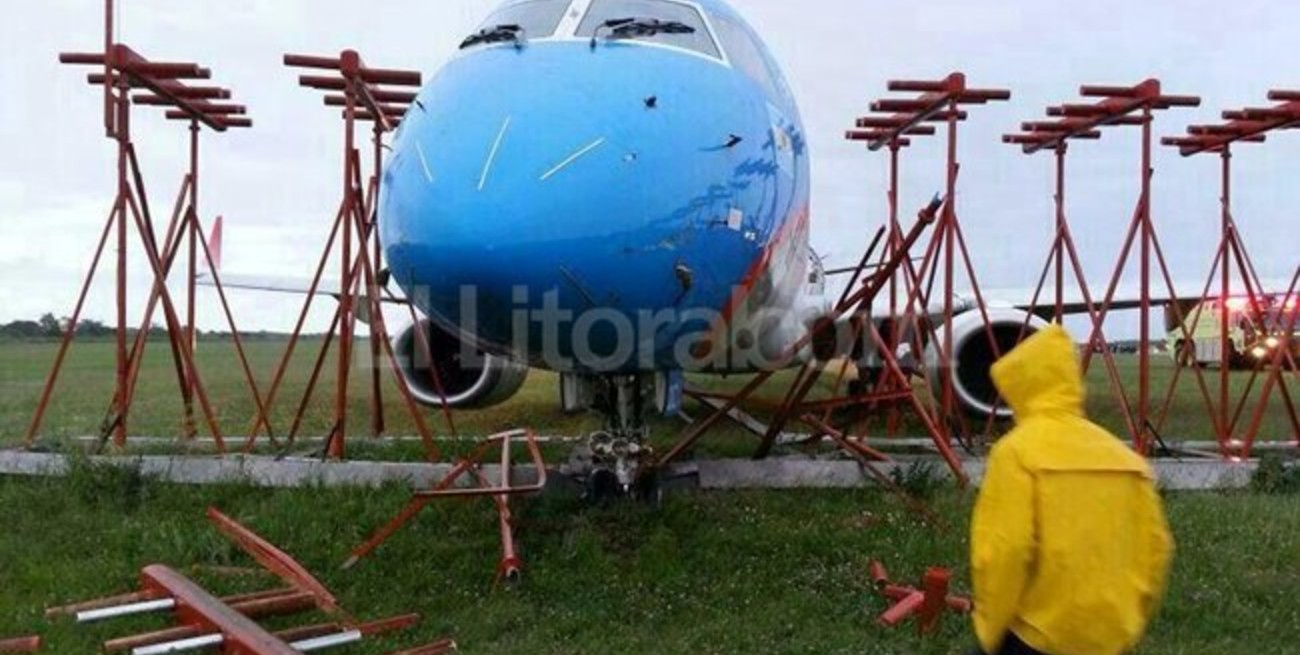 Opera el aeropuerto de Ezeiza tras la remoción del avión que despistó