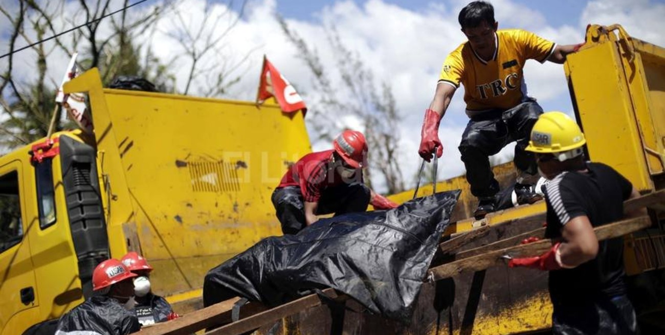 Filipinos buscan a desaparecidos en internet    