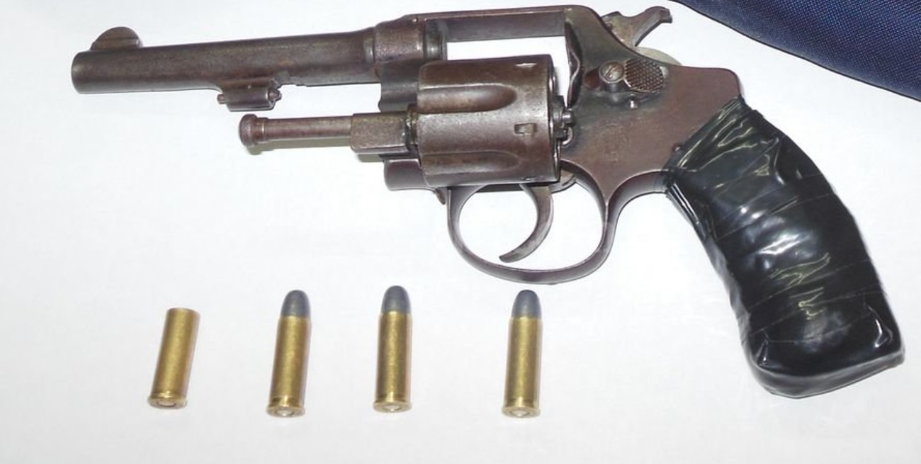 Detención y secuestro de arma