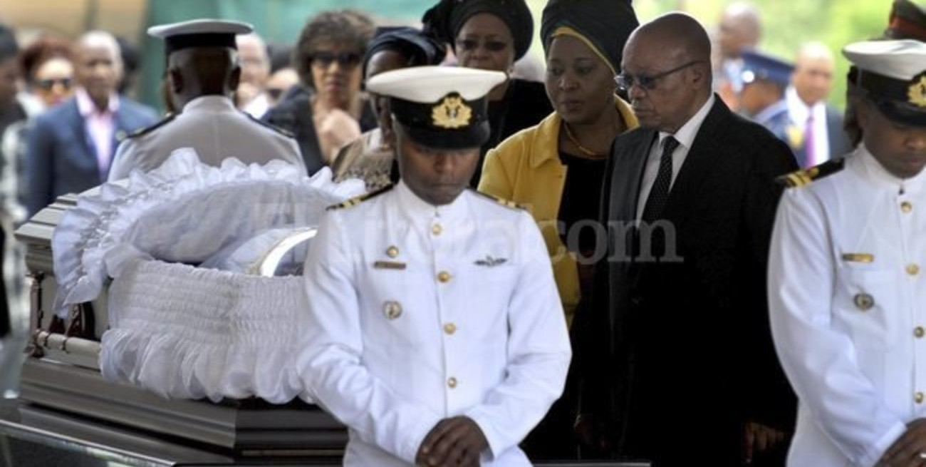Traductor para sordos en funeral de Mandela sería esquizofrénico