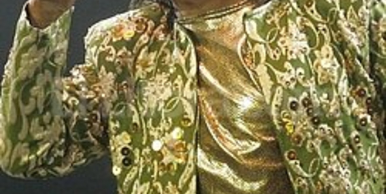 La "Mona" Jiménez cumplió años y regaló 100 mil pesos