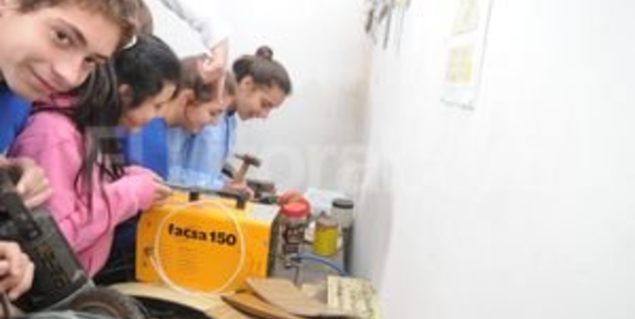 A punto de renunciar por las necesidades de su escuela