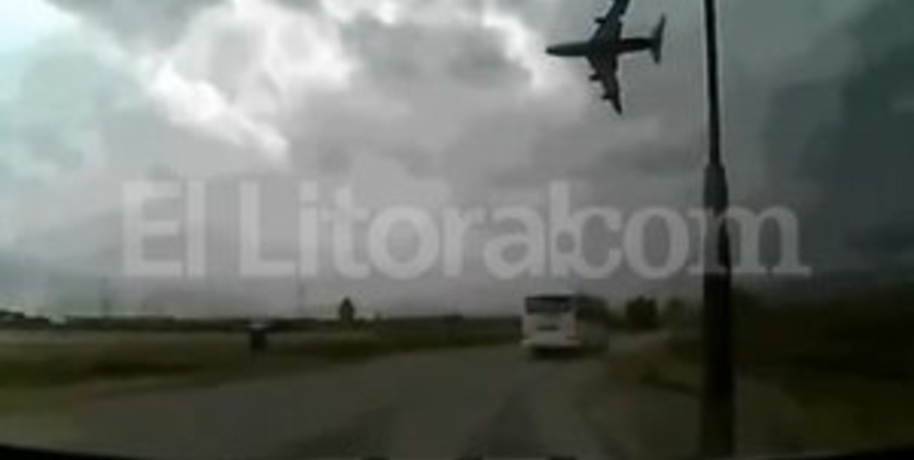 Cayó un avión en Afganistán y quedó registrado en un video