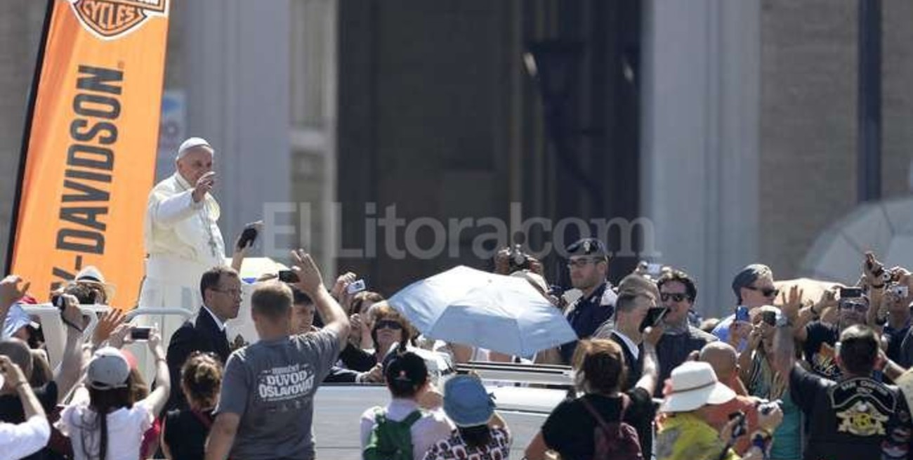 "Cuando el hombre se cierra en el egoísmo, termina por sembrar la muerte"