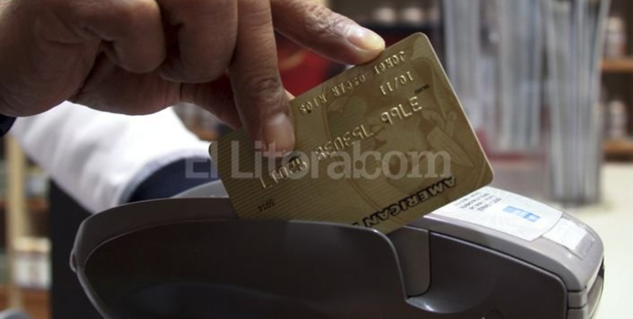 Lo que hay que saber a la hora de comprar con débito o crédito