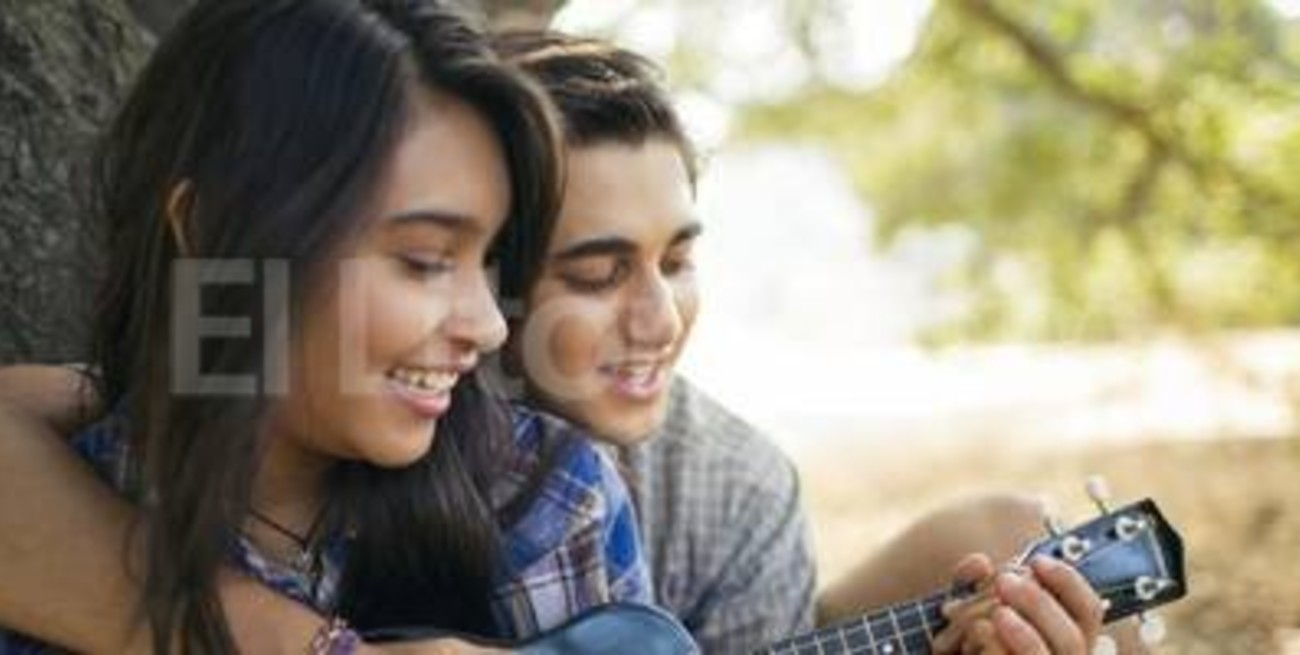 Ser hombres y mujeres 'de verdad', un duro reto para los jóvenes