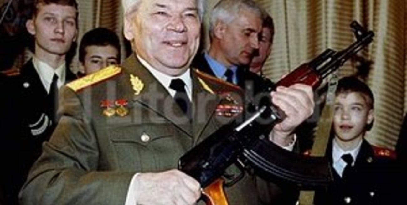 Murió el creador del tristemente célebre fusil AK-47