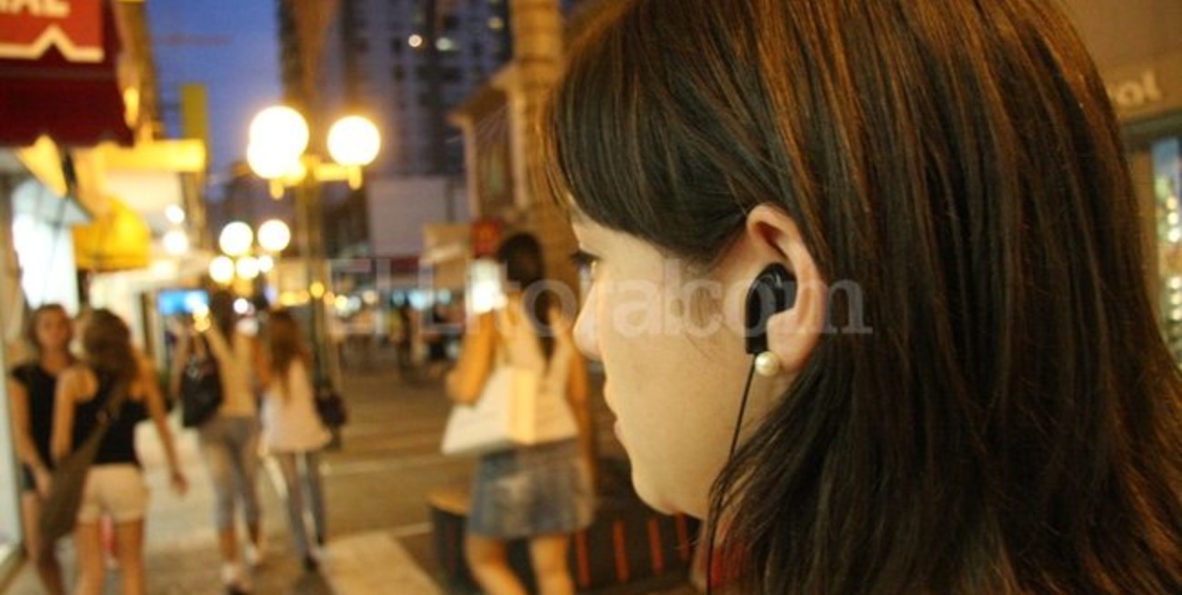 Escuchá: advierten sobre el uso indebido de reproductores de música
