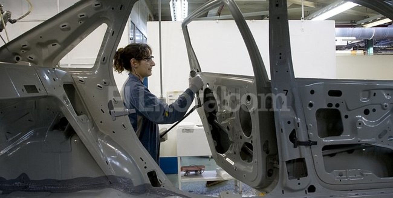 Las automotrices se comprometieron a no despedir personal