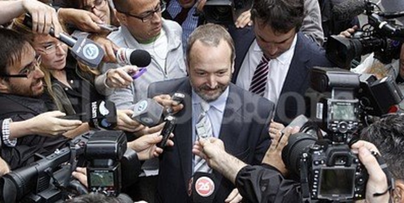 Un paso formal del gobierno para "adecuar" al Grupo Clarín