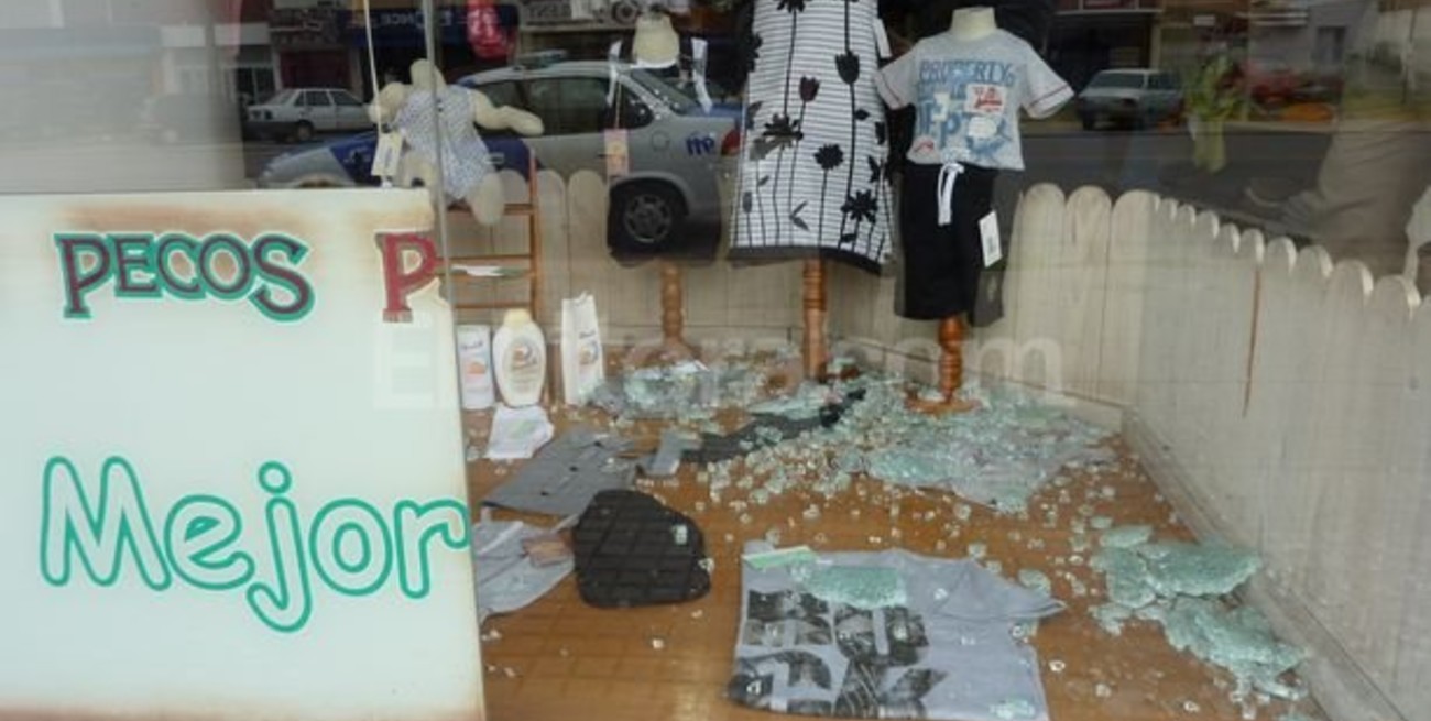 Robos y destrozos en comercios