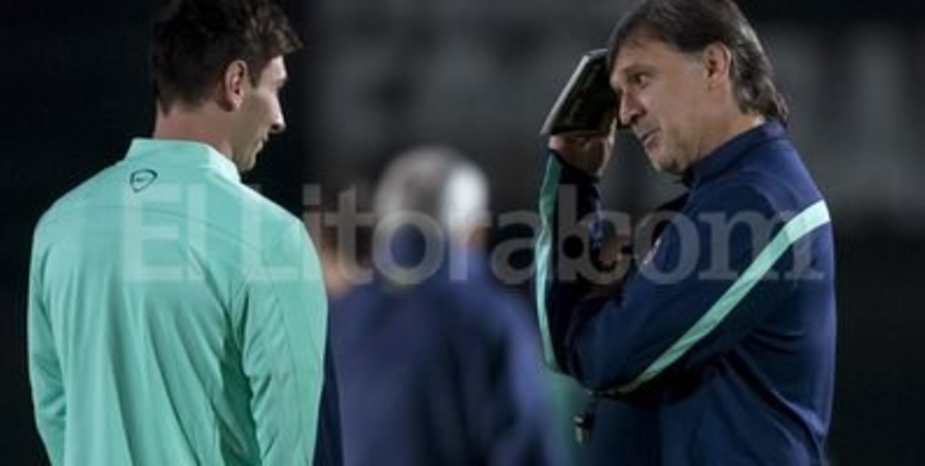 Martino afirmó que los vómitos de Messi no son normales "pero no afecta su trabajo"