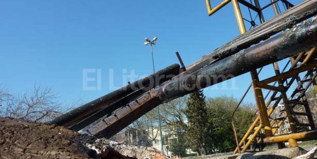 Fonavi Centenario: cayó una nena de un juego y quemaron la plaza