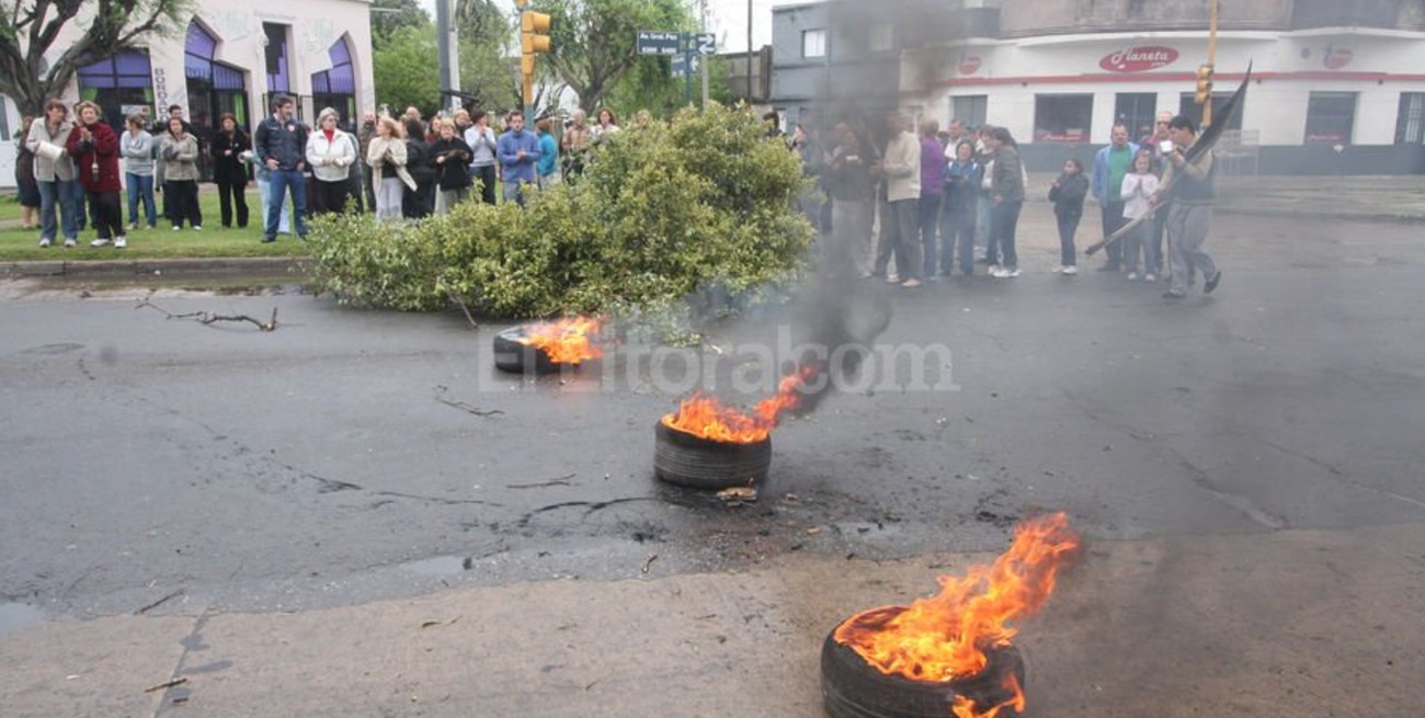 Manifestación con corte en Av. Gral. Paz y A. Cassanello