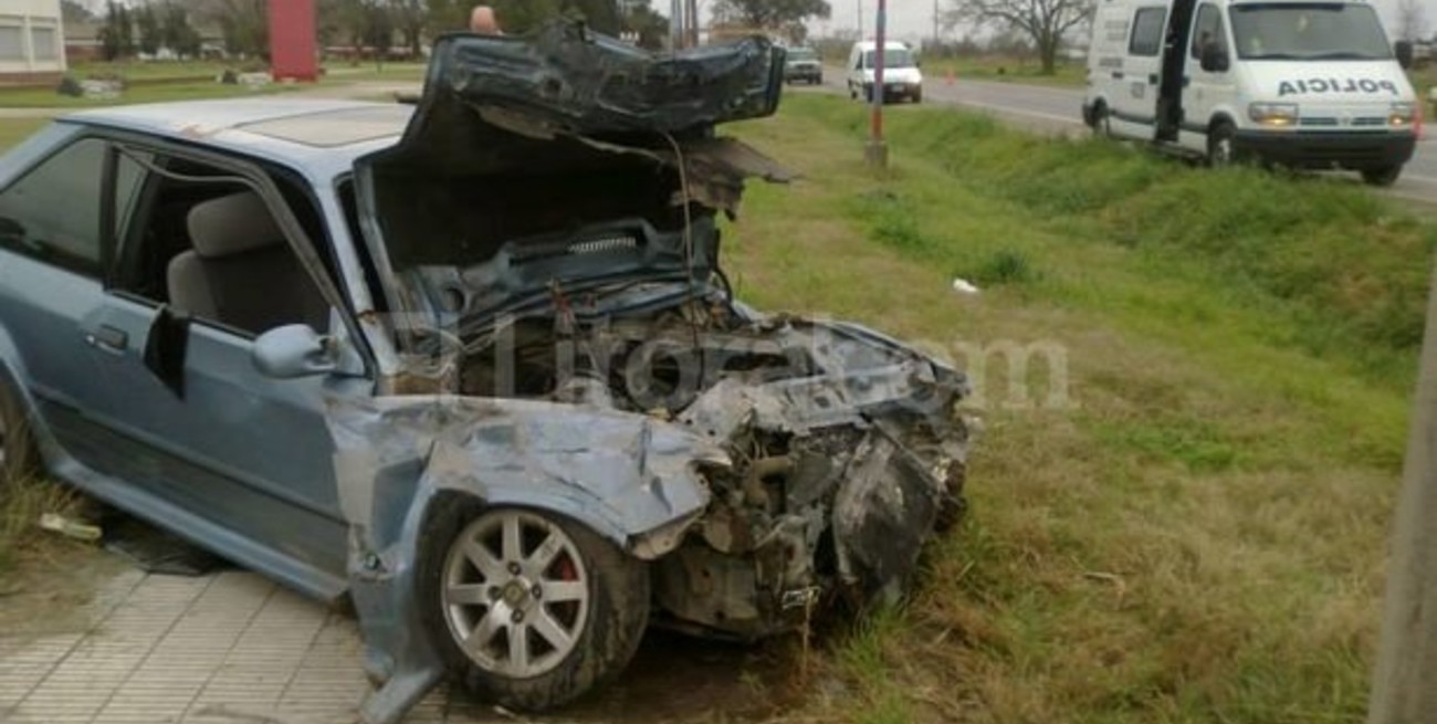 Violento choque frente al ex Liceo Militar en Recreo