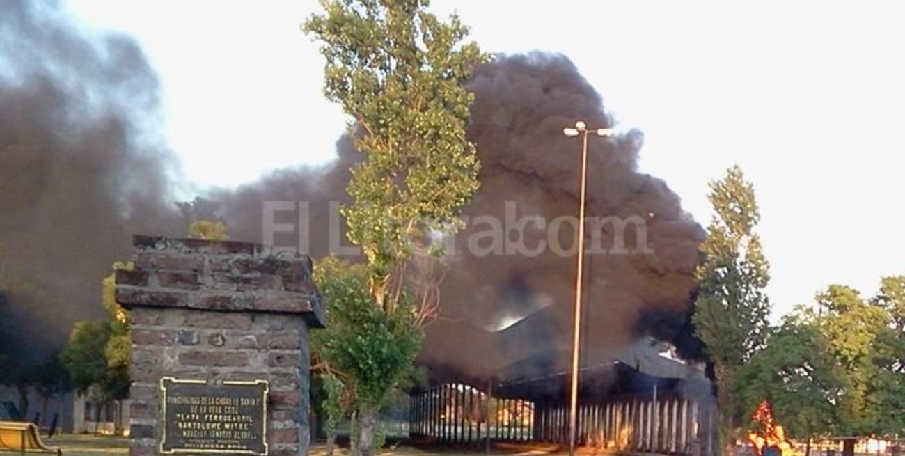 Se incendiaron baños químicos en la estación Mitre