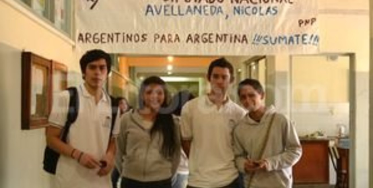 Alumnos mayores de 16 años votan hoy en un simulacro electoral