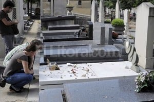 Archivo El Litoral La tumba del Gran Cronopio, en Francia.
